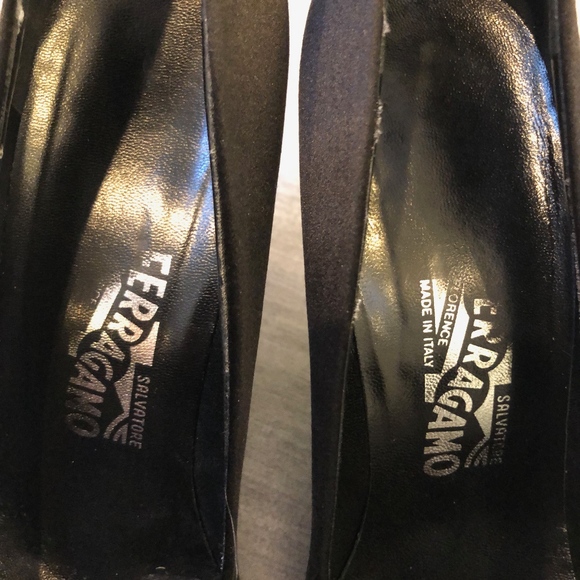 Salvatore Ferragamo Carla Fabric Pumps - Picture 5 of 7